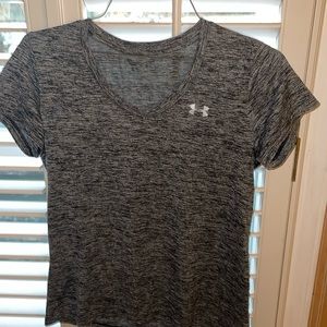 Fantastic Under Armour space gray workout shirt, Medium